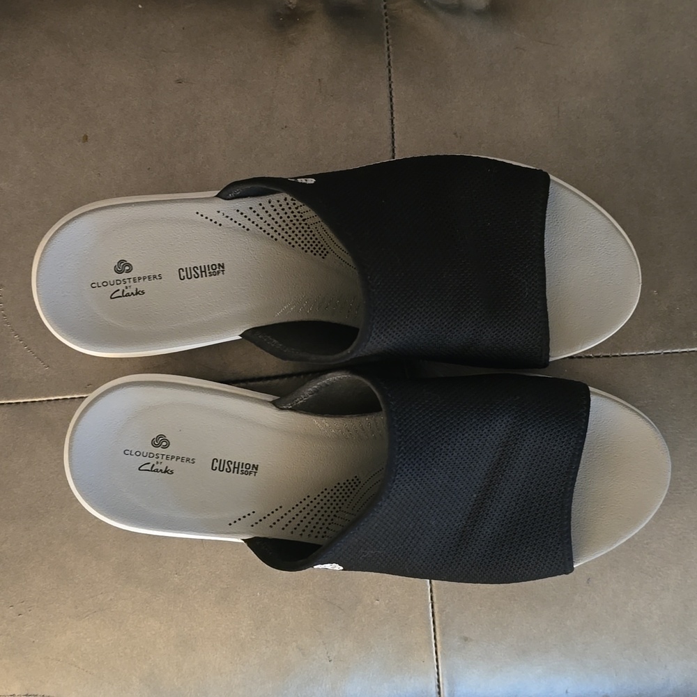 CLARKS SANDALS SZ 9.5 Cloudsteppers